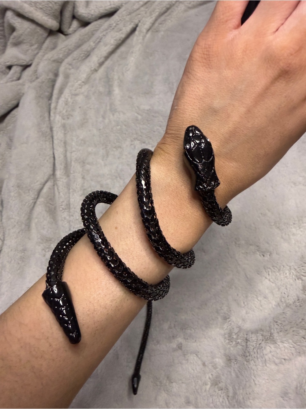 Black Snake Jewelry Set – Costume Jewelry ✨🐍 - Picture 4 of 9